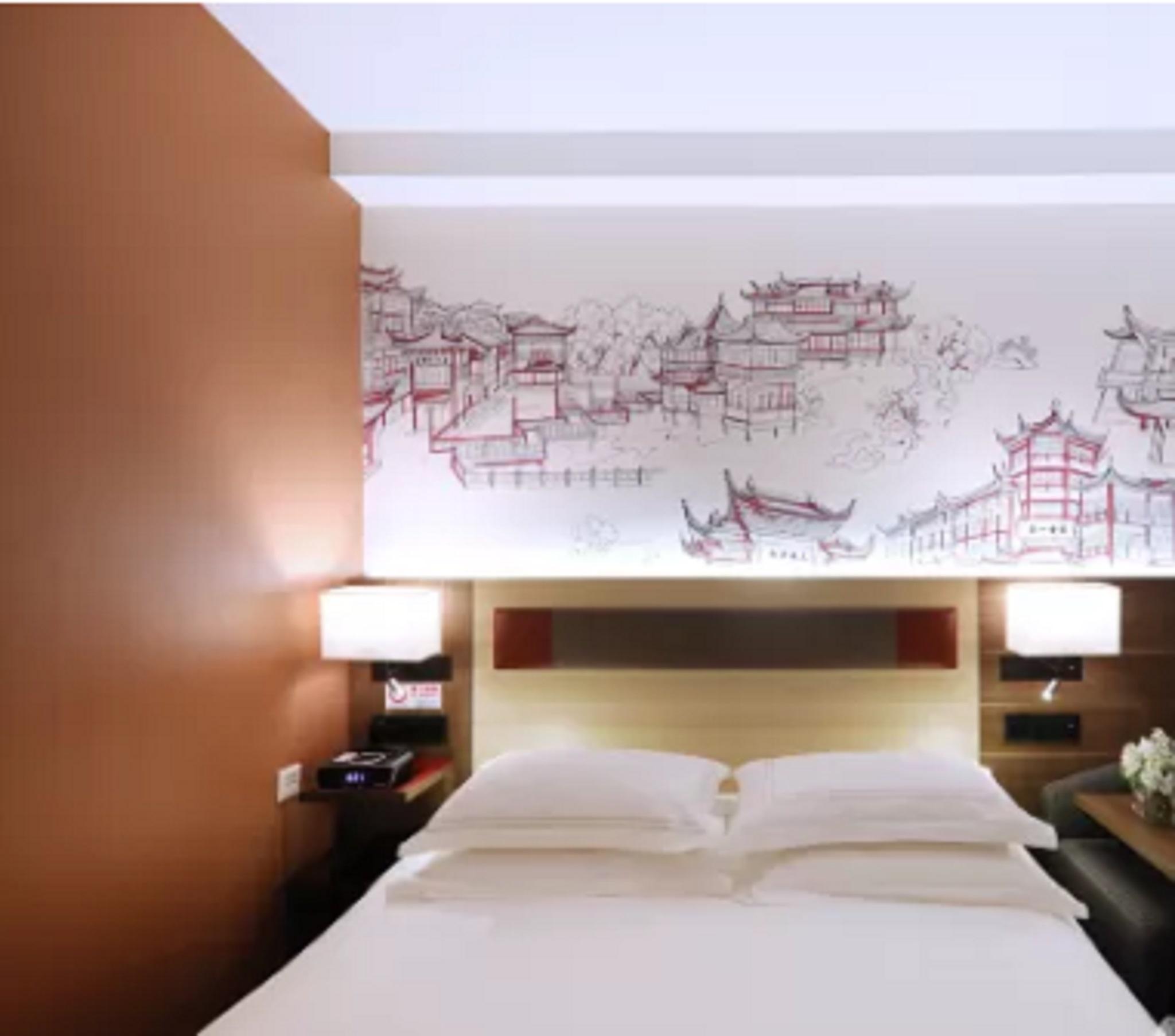 Ibis Shanghai Yu Garden Exterior photo