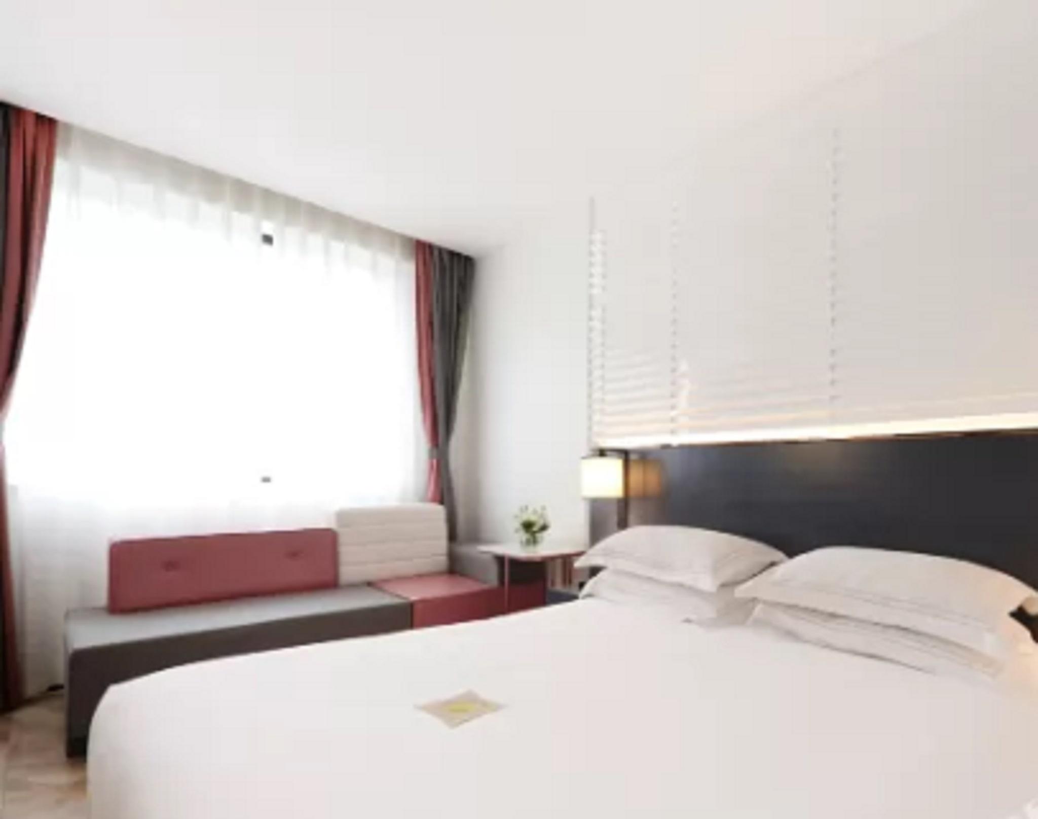 Ibis Shanghai Yu Garden Exterior photo