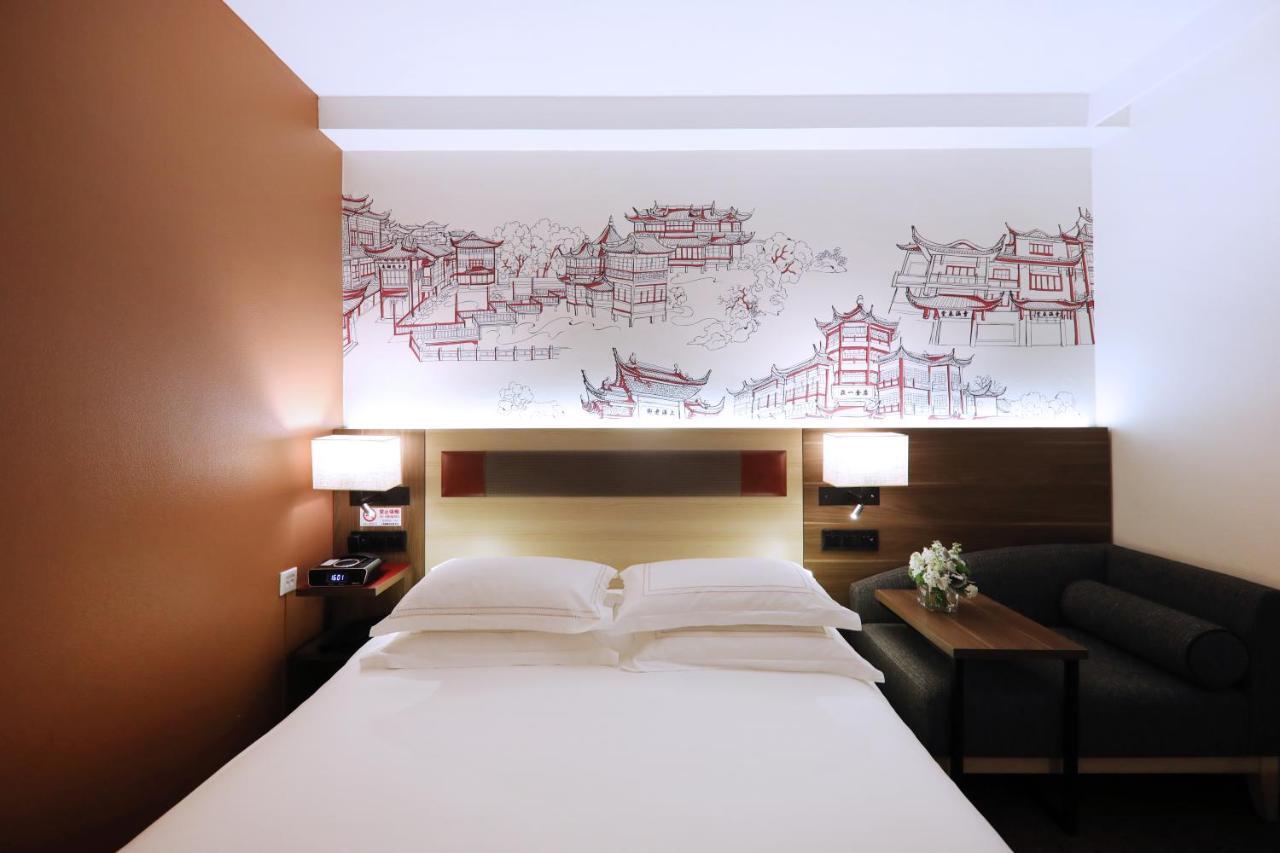 Ibis Shanghai Yu Garden Exterior photo